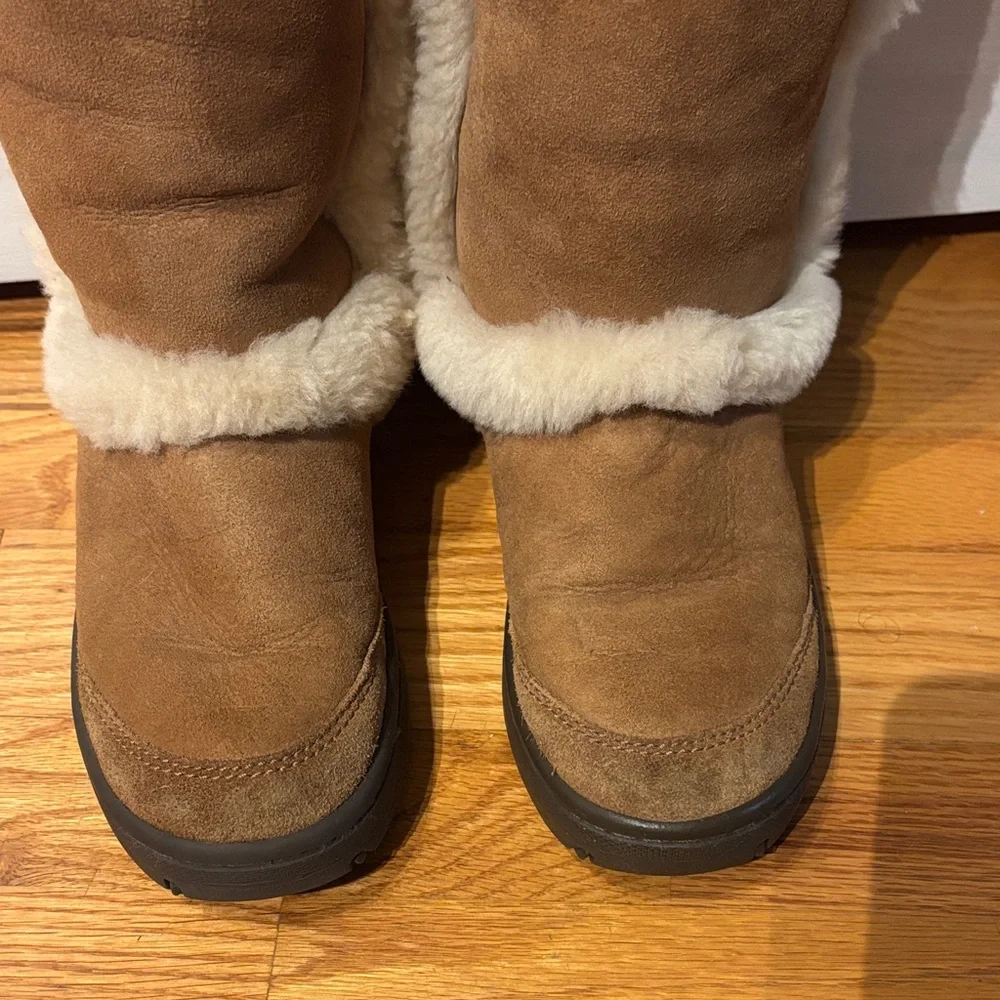 UGG Brown Winter Boots with Cream Fur - Picture 5 of 10